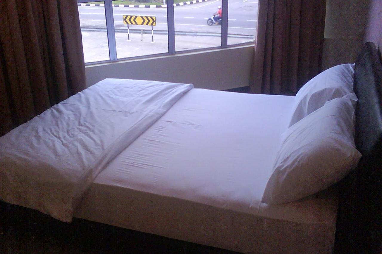Oyo 90021 Star View Hotel Kampong Batu Tiga Exteriör bild