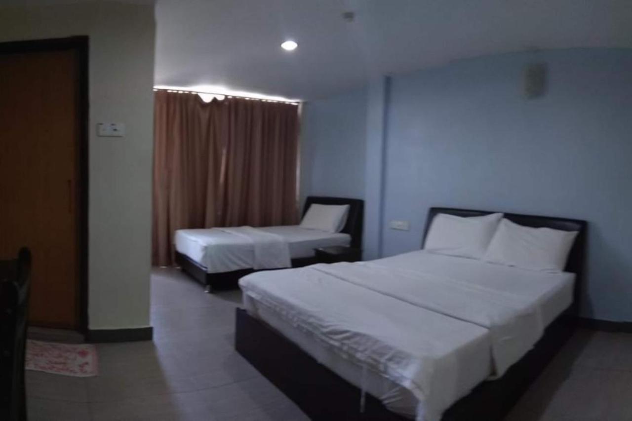 Oyo 90021 Star View Hotel Kampong Batu Tiga Exteriör bild