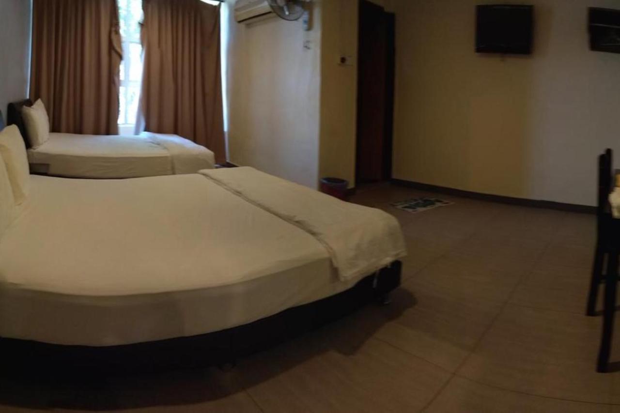Oyo 90021 Star View Hotel Kampong Batu Tiga Rum bild